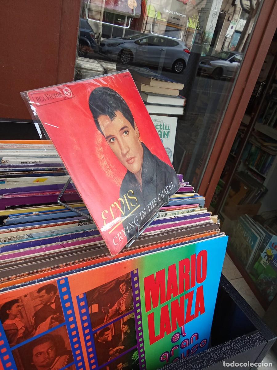 Discos de vinilo: Elvis Presley. Crying in the chapel - Foto 1