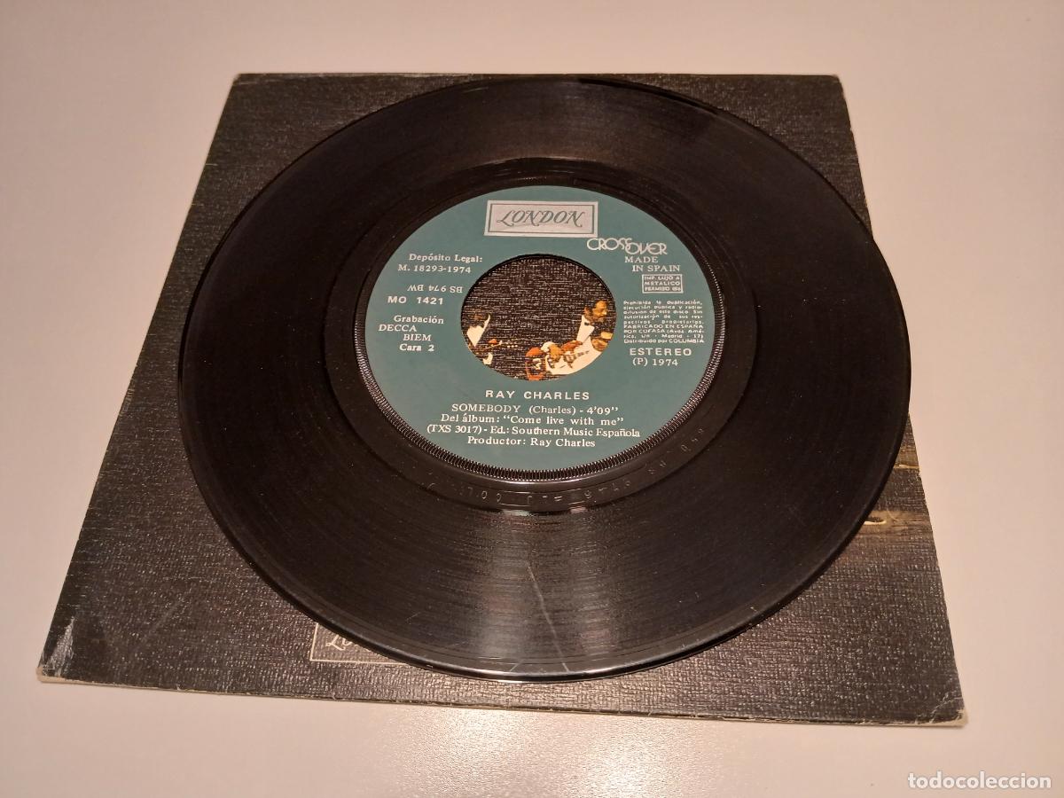Discos de vinilo: Ray Charles &ndash; Louise / Somebody- (1974) single - Foto 3