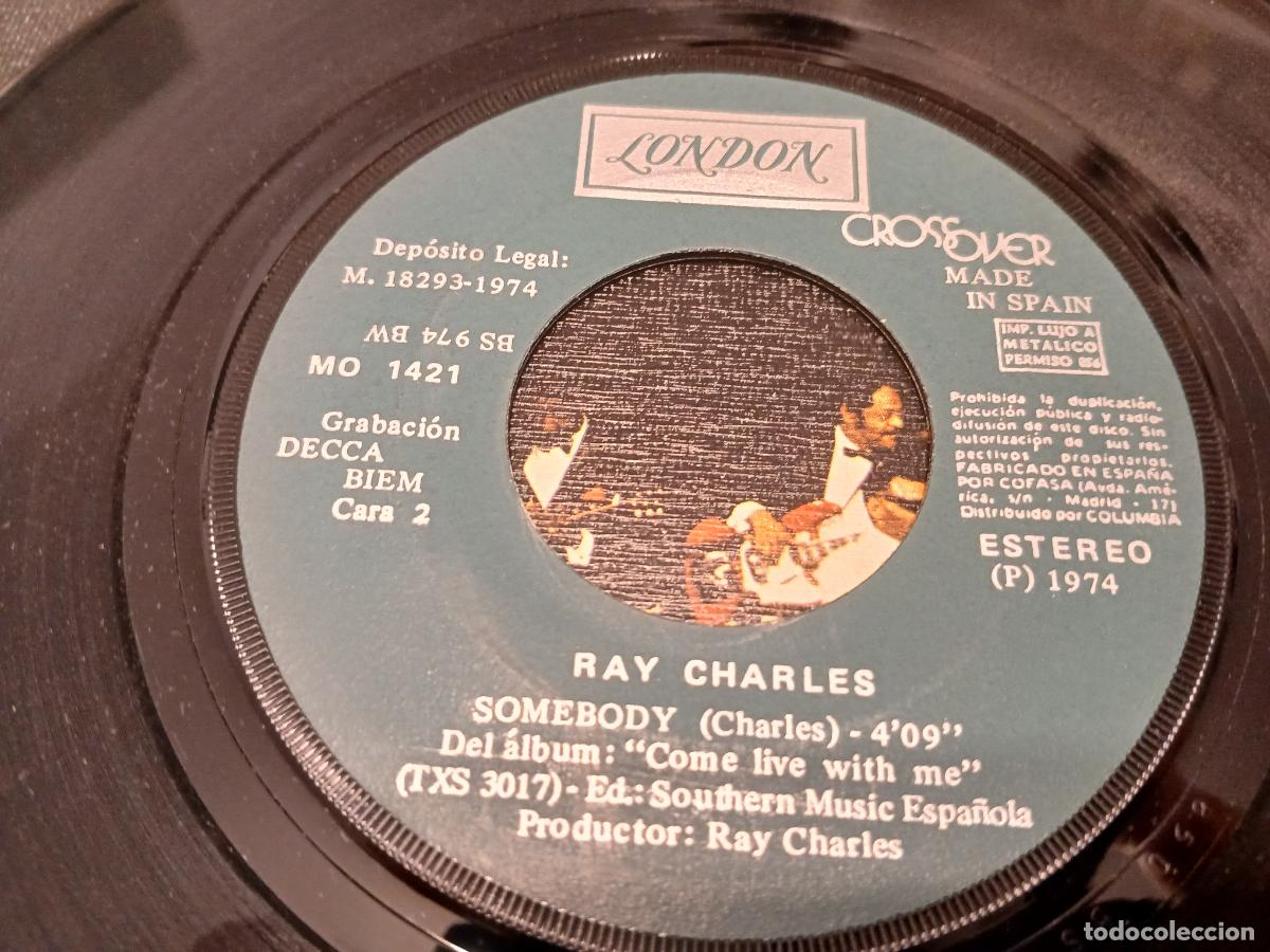 Discos de vinilo: Ray Charles &ndash; Louise / Somebody- (1974) single - Foto 4