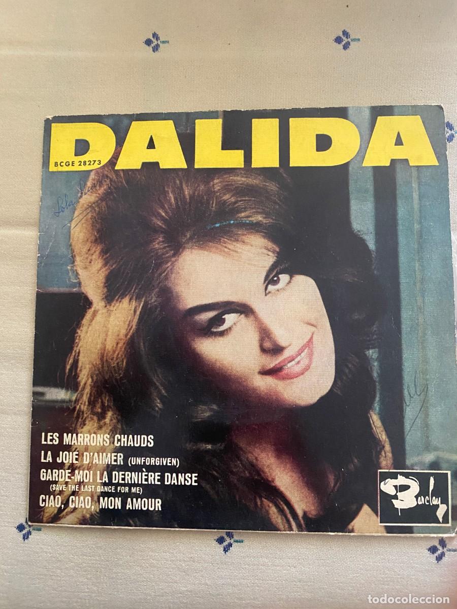 Discos de vinilo: SINGLE DALIDA - LES MARRONS CHAUDS - Foto 1