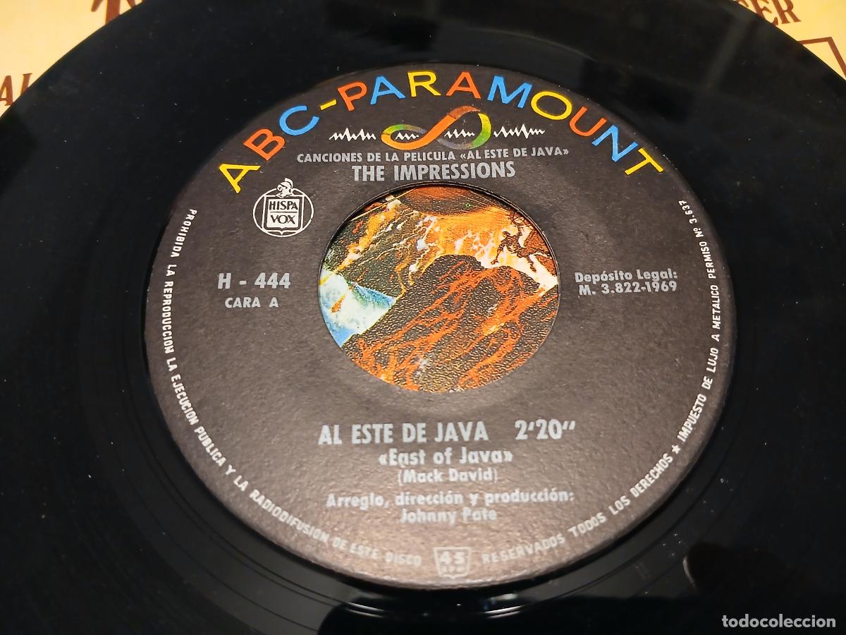 Discos de vinilo: The Impressions -Al este de Java / Poco antes del amanecer- (1969) single - Foto 5