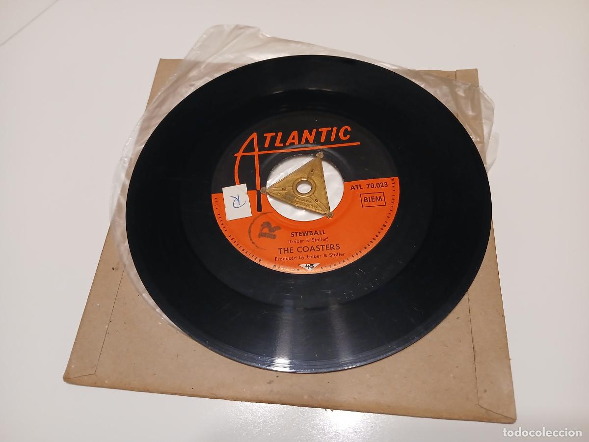 Discos de vinilo: The Coasters -Wake me, shake me- (1960) single - Foto 2