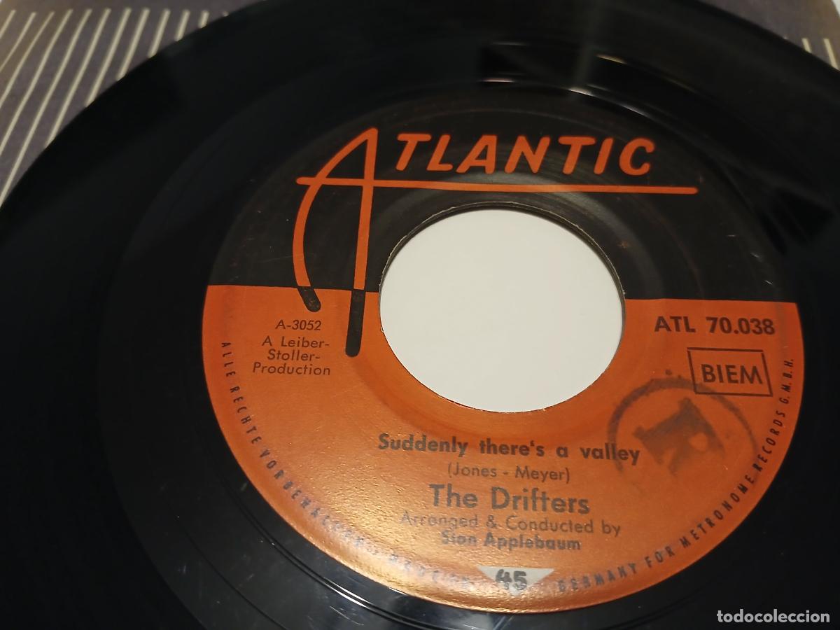 Discos de vinilo: The Drifters - I count the tears- single - Foto 2