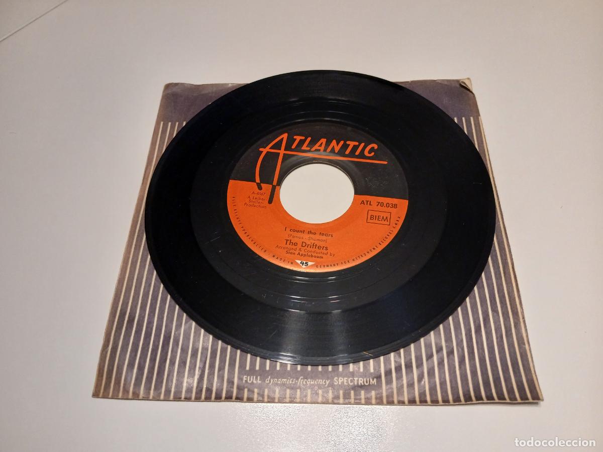 Discos de vinilo: The Drifters - I count the tears- single - Foto 1