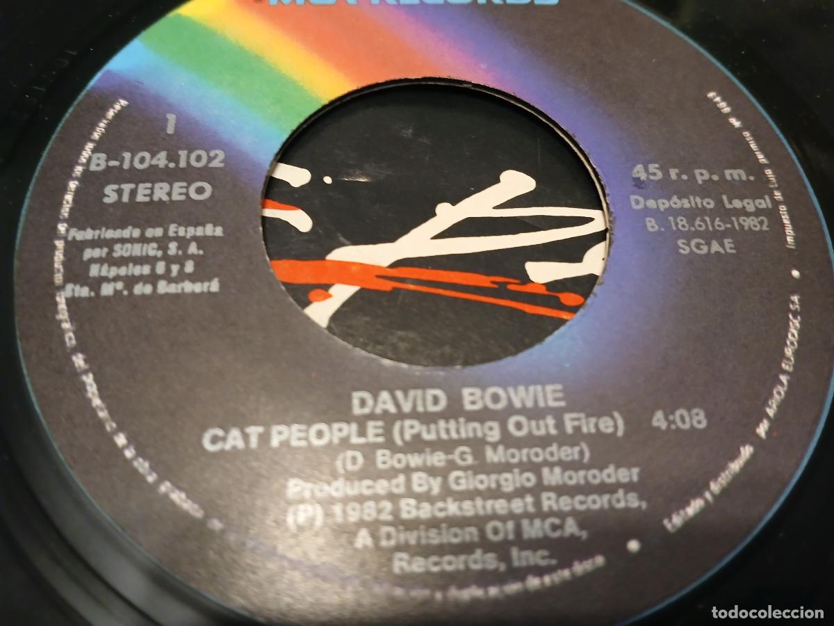 Discos de vinilo: David Bowie -Cat people (putting out fire) (1982) single - Foto 4