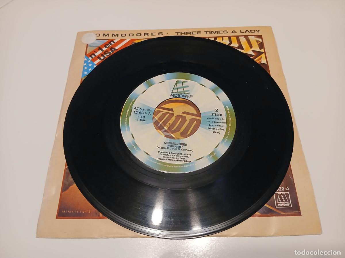 Discos de vinilo: Commodores -Three times a lady / Fire girl- (1978) single - Foto 4