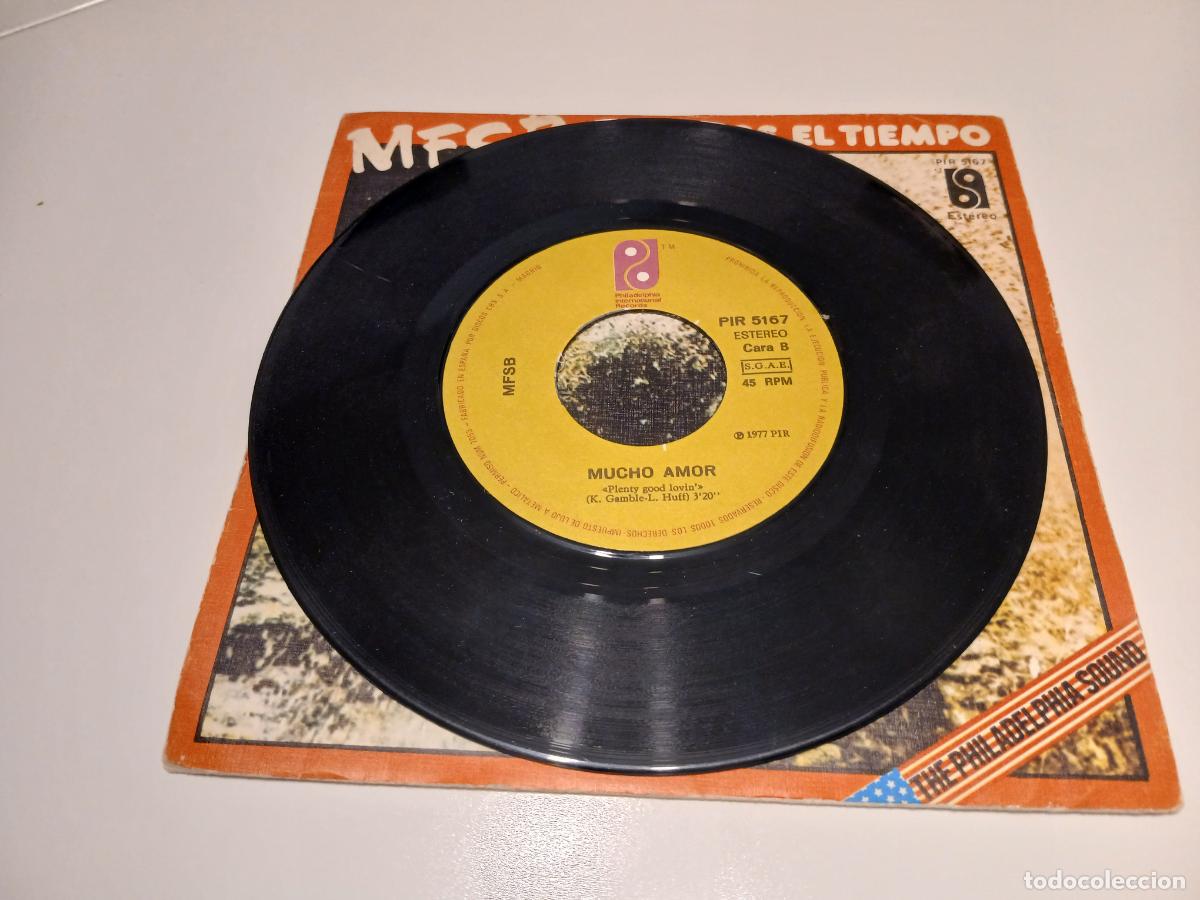 Discos de vinilo: MFSB -We got the time- (1976) single - Foto 4