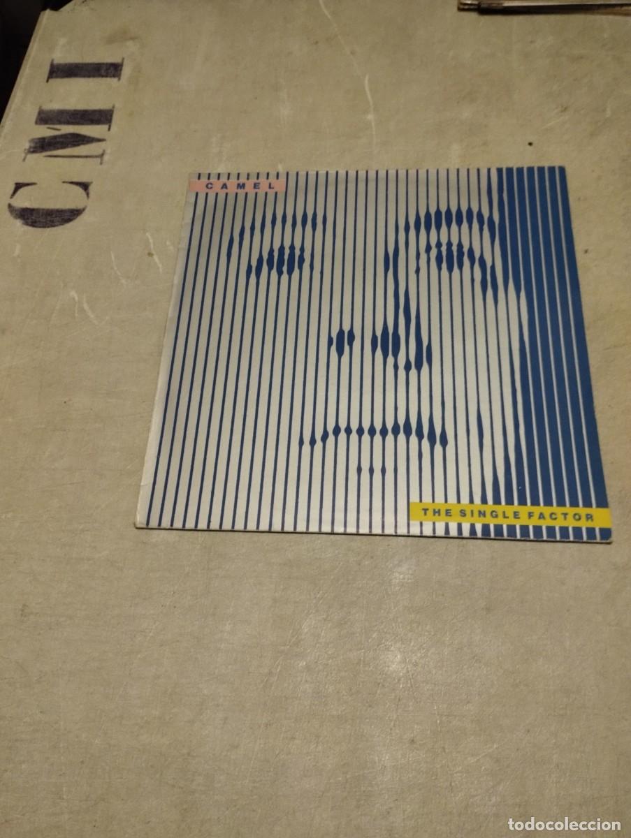 Discos de vinilo: CAMEL LP THE SINGLE FACTOR ESP.1982 ENCARTE LETRAS - Foto 1