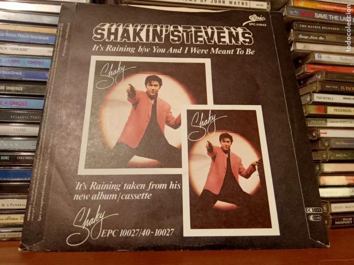 Discos de vinilo: Shakin Stevens &lrm;&ndash; Its Raining - simple UK 1981 - Foto 2