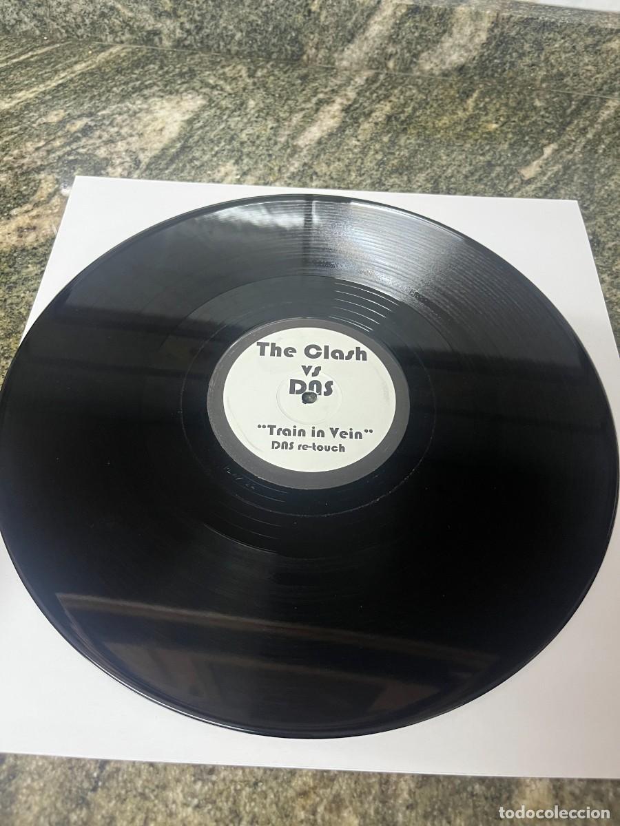 Discos de vinilo: The Clash Vs. Dns Train In Vein - Foto 2