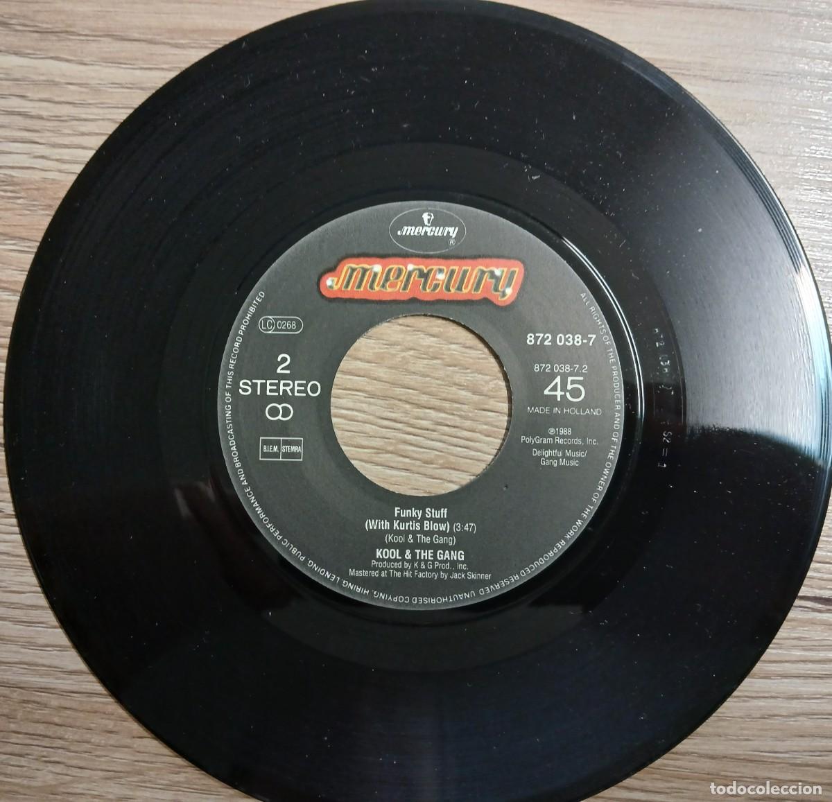 Discos de vinilo: DISCO VINILO SINGLE KOOL & THE GANG (STRONG) - Foto 4