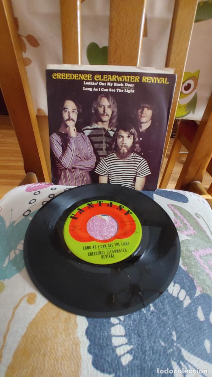 Discos de vinilo: CREEDENCE CLEARWATER REVIVAL-SINGLE LOOKIN' OUT MY BACK DOOR