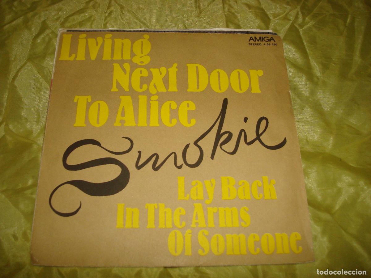 Discos de vinilo: SMOKIE. LIVING NEXT DOOR TO ALICE / LAY BACK IN THE ARMS OF SOMEONE. AMIGA, 1977. IMPECABLE(#)