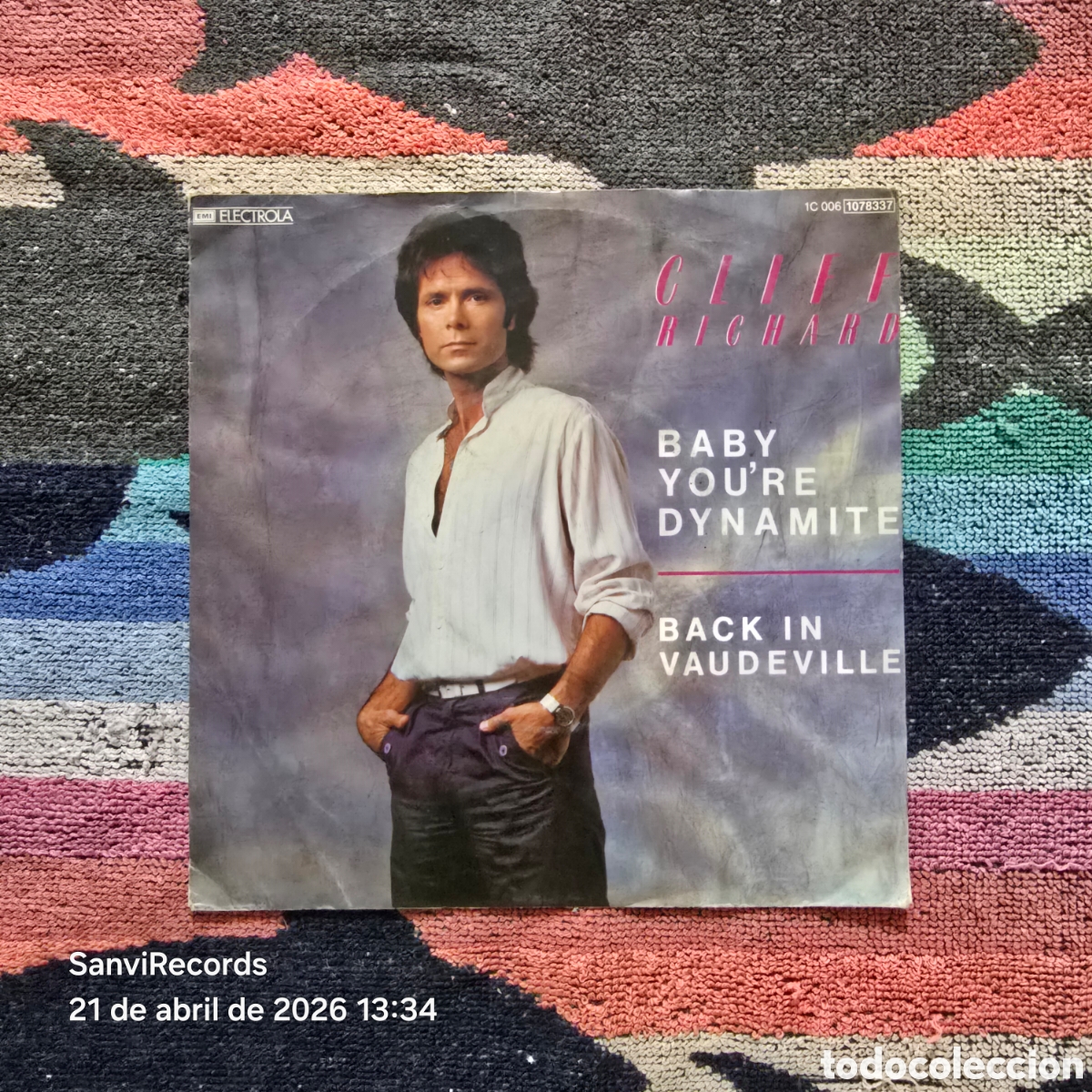 Discos de vinilo: [SINGLE] CLIFF RICHARD: BABY YOU'RE DYNAMITE - BACK IN VAUDEVILLE (EMI) (1983)