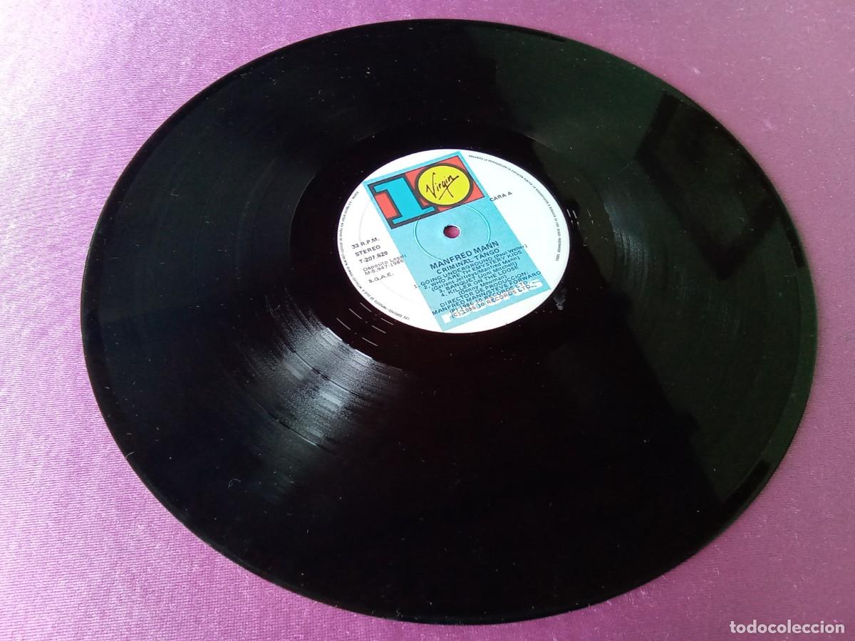 Discos de vinilo: MANFRED MANN CRIMINAL TANGO 1986 LP L31 3 - Foto 2
