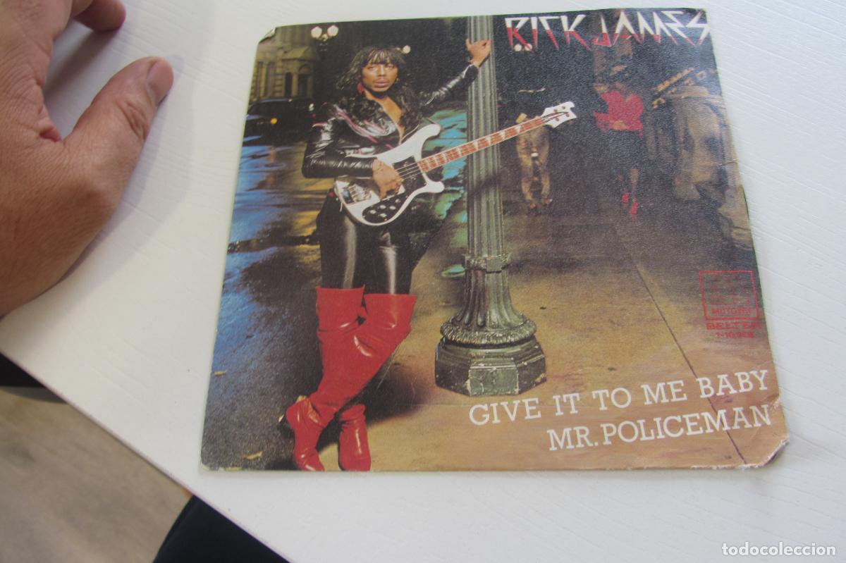 Discos de vinilo: EP/SINGLE SINGLE - RICK JAMES - GIVE IT TO ME BABY / MR. POLICEMAN - BARCELONA 1981 ARX197