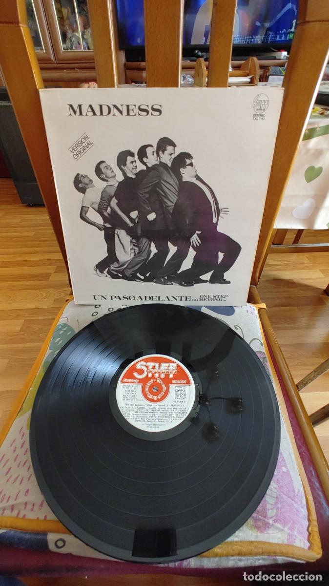 Discos de vinilo: MADNESS-LP UN PASO ADELANTE-ENCARTE