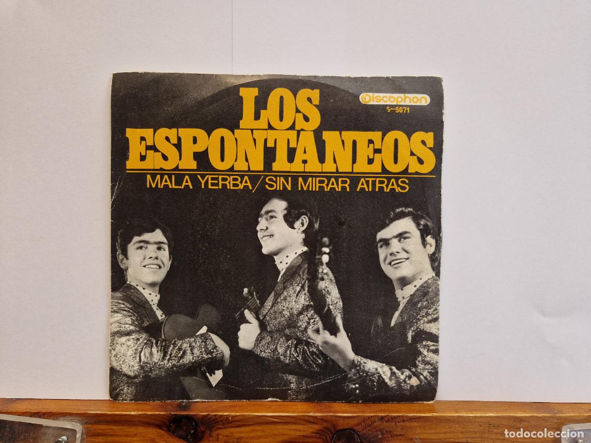 Discos de vinilo: SINGLE. LOS ESPONTANEOS. MALA YERBA. SIN MIRAR ATRAS.