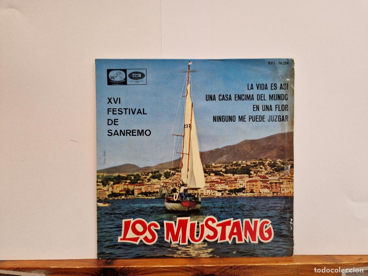 Discos de vinilo: SINGLE. LOS MUSTANG. LA VIDA ES ASI. UNA CASA ENCIMA DEL MUNDO.