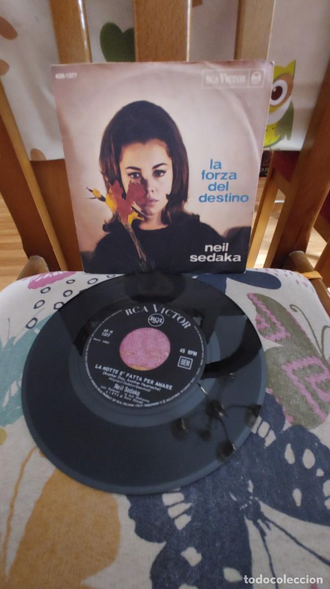 Discos de vinilo: NEIL SEDAKA-SINGLE LA FORZA DEL DESTINO - Foto 1