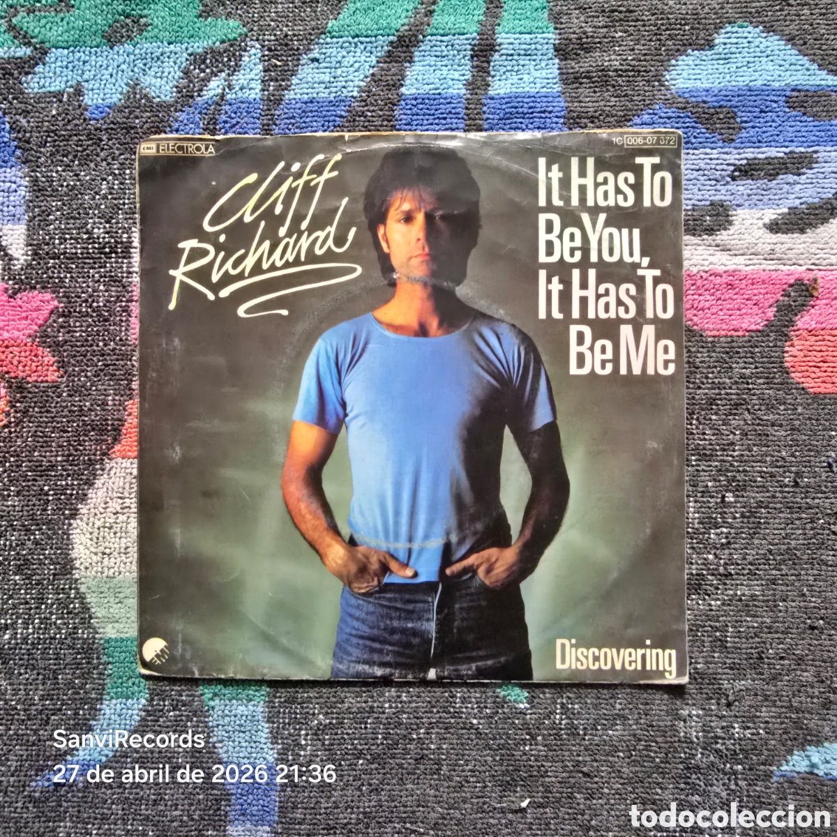 Discos de vinilo: [SINGLE] CLIFF RICHARD: IT HAS TO BE YOU, IT HAS TO BE ME - DISCOVERING (EMI) (1982)
