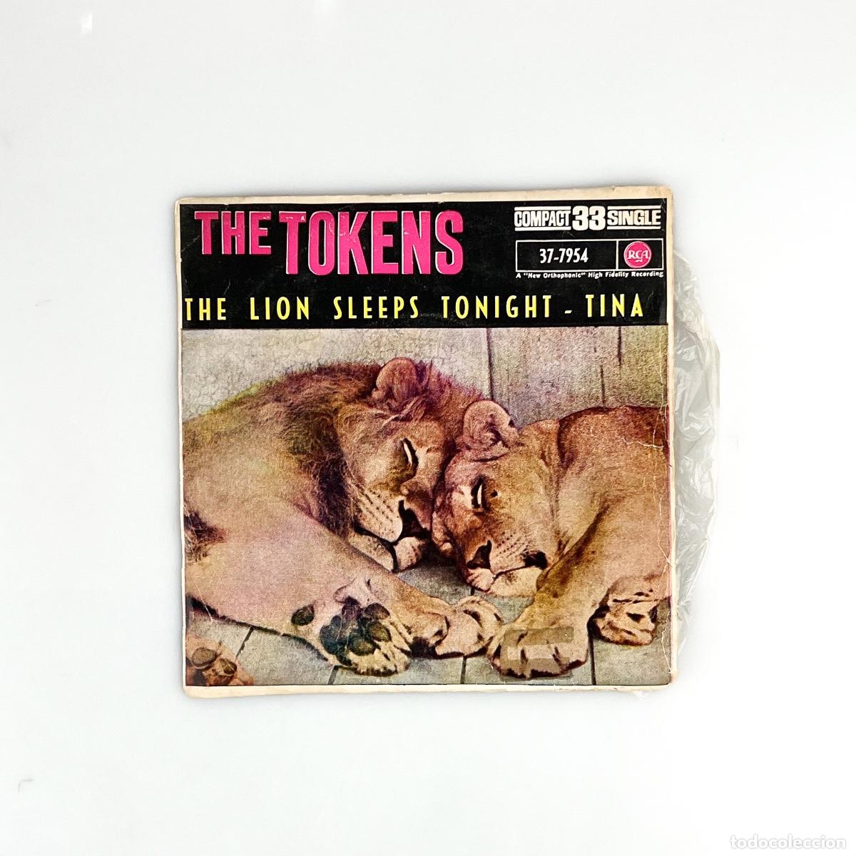 Discos de vinilo: SINGLE. The Tokens. The Lion Sleeps Tonight / Tina