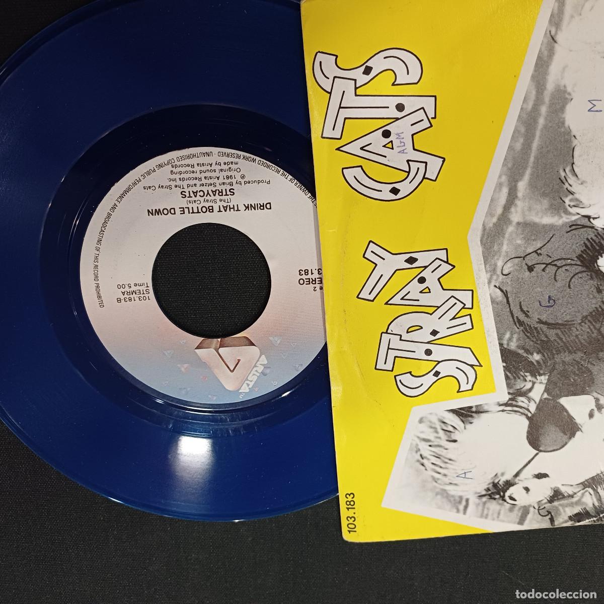 Discos de vinilo: STRAY CATS/STRAY CAT STRUT/SINGLE COLOR AZUL.