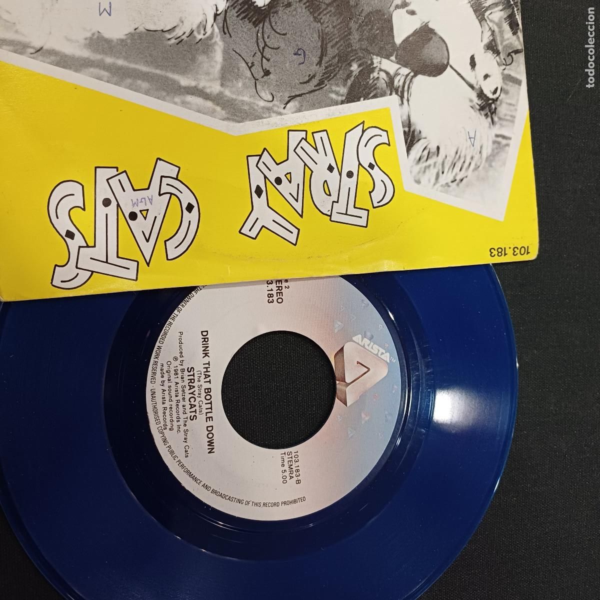 Discos de vinilo: STRAY CATS/STRAY CAT STRUT/SINGLE COLOR AZUL.