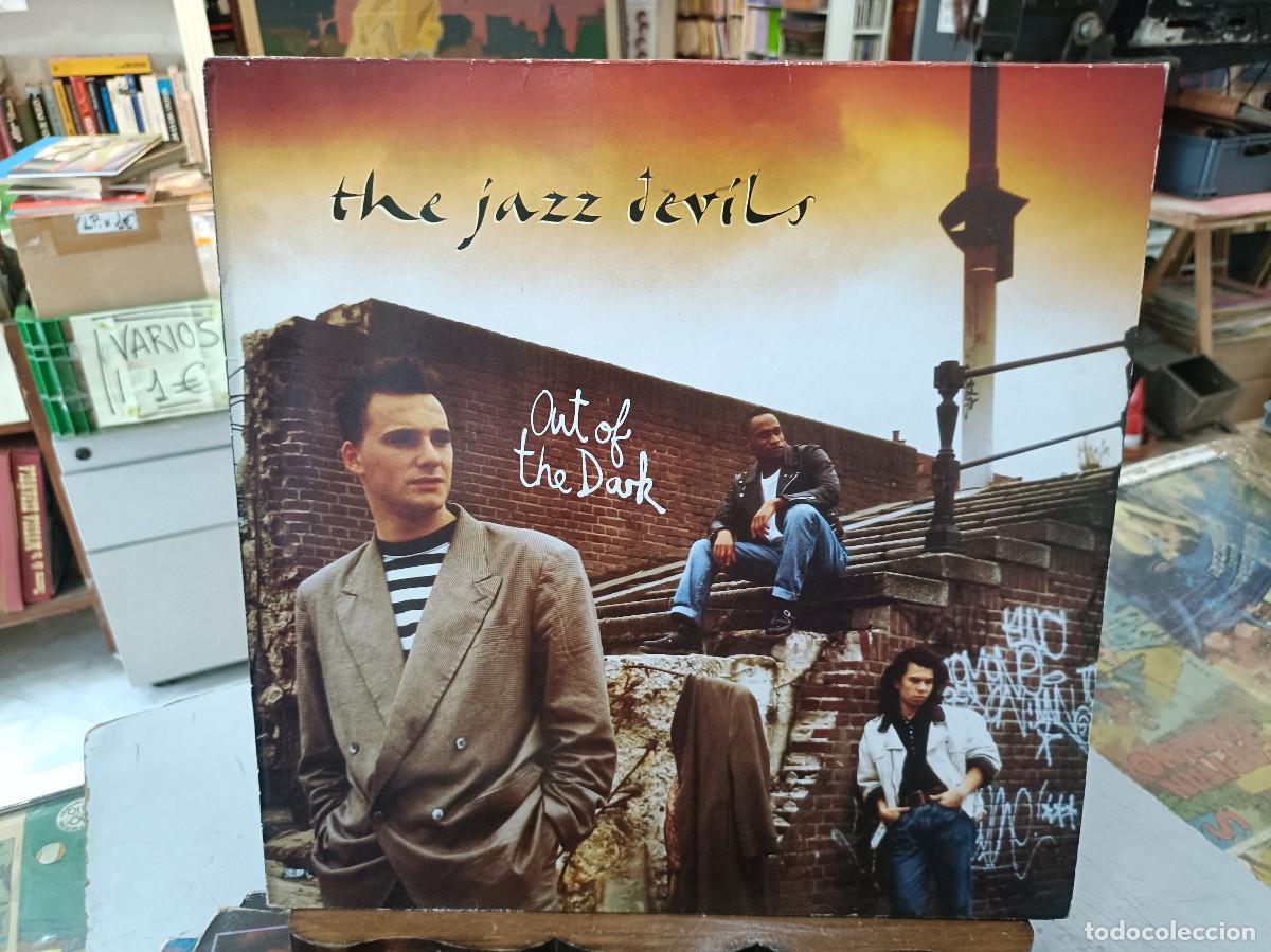 Discos de vinilo: The Jazz Devils - Out Of The Dark - LP. sello Virgin 1989