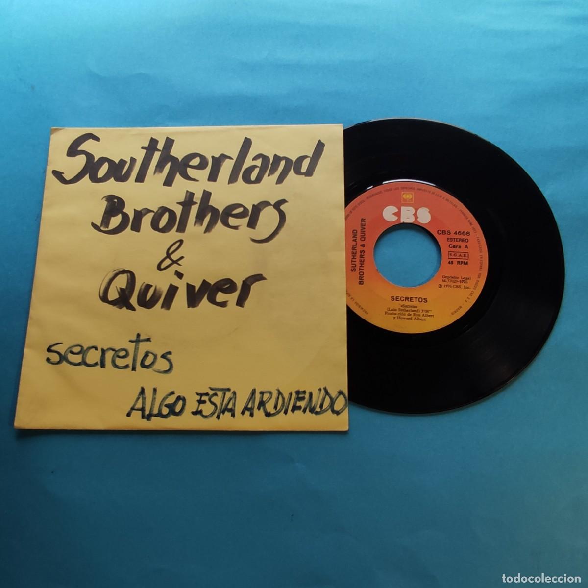 Discos de vinilo: SUTHERLAND BROTHERS & QUIVER . SECRET (SECRETOS) ALGO EST&Aacute; ARDIENDO ** SINGLE CBS ** juani