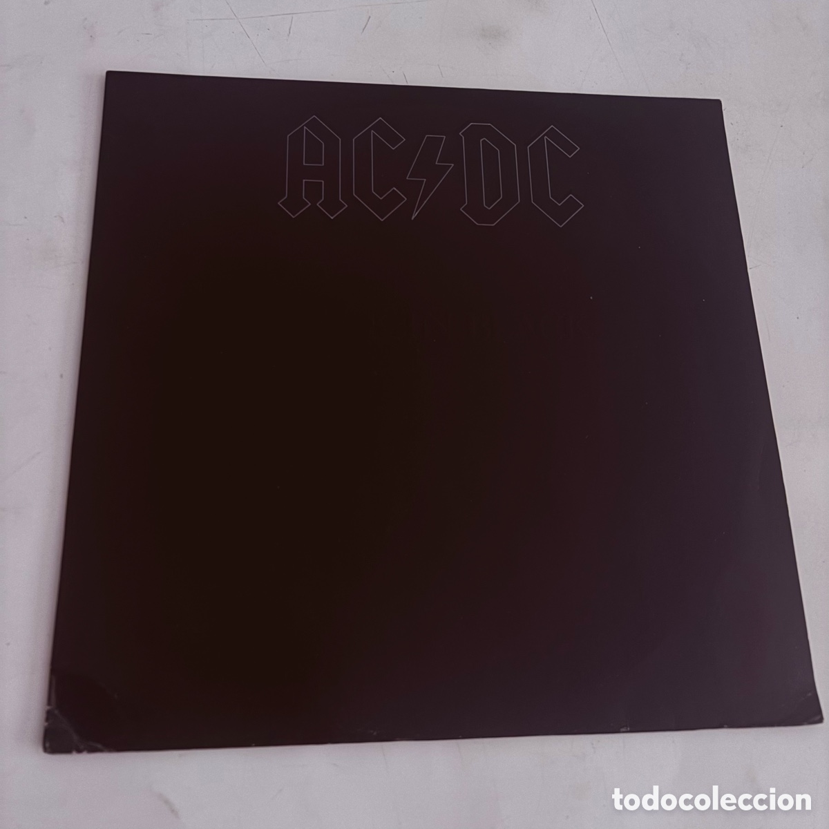 Discos de vinilo: lp AC/DC &ndash; Back In Black con letras a relieve - Foto 1