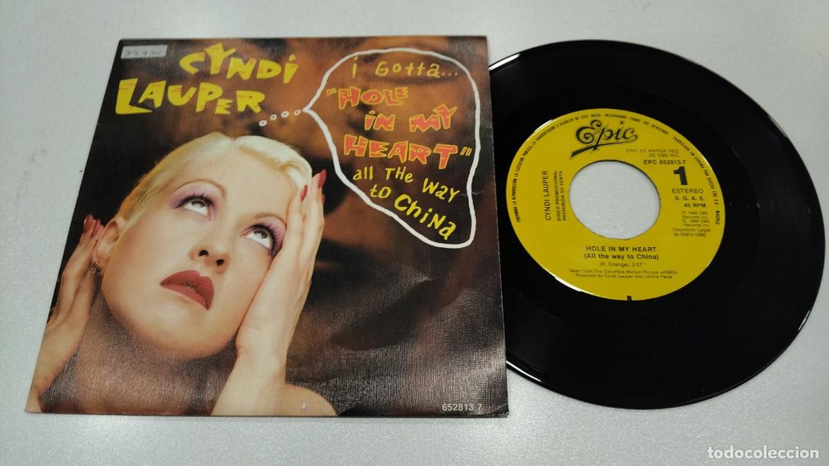 Discos de vinilo: SCO129- CYNDI LAUPER HOLE IN MY HEART- 7&rdquo; PROMO