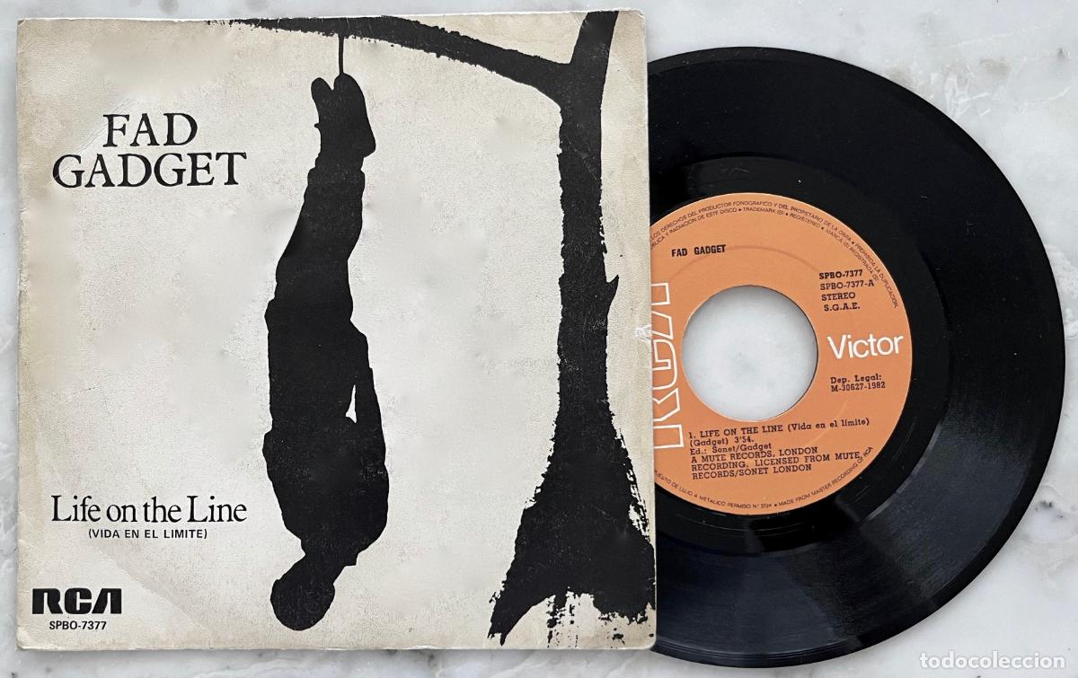 Discos de vinilo: FAD GADGET. LIFE ON THE LINE. VIDA EN EL LIMITE. SINGLE ORIGINAL ESPA&Ntilde;A 1982