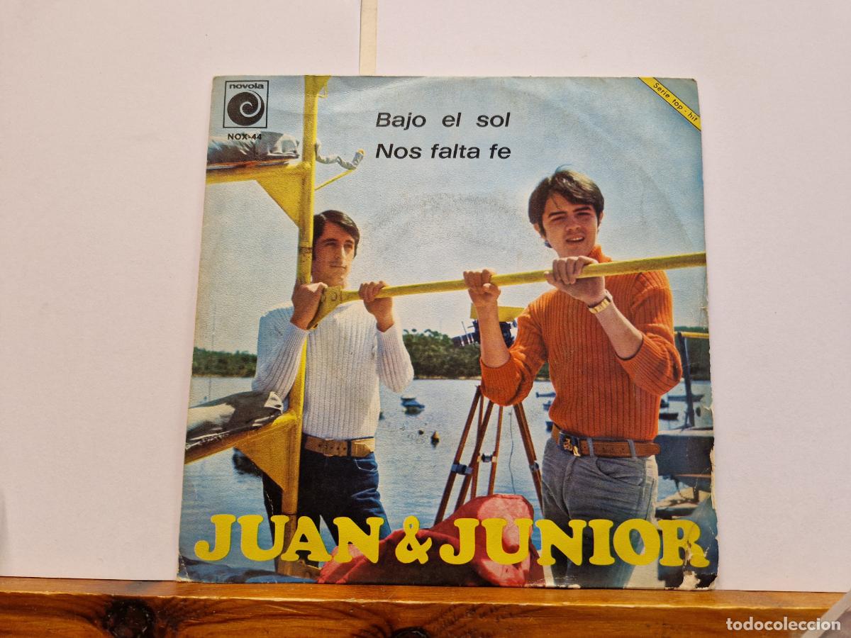 Discos de vinilo: SINGLE. BAJO EL SOL. NOS FALTA FE. JUAN & JUNIOR.