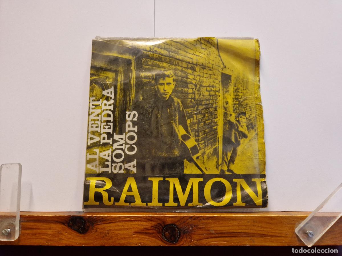Discos de vinilo: SINGLE. RAIMON. AL VENT LA PEDRA. SOM A COPS. - Foto 1