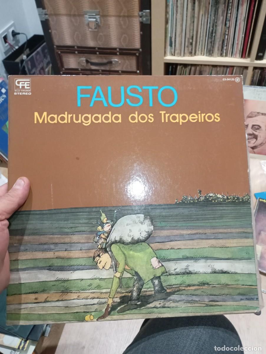 Discos de vinilo: LP FAUSTO MADRUGADA DIS TRAPEIROS GUIMBARDA 1980 con libreto muy buen estado de portada y disco