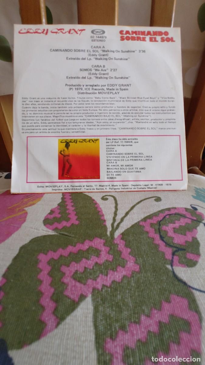 Discos de vinilo: EDDY GRANT-SINGLE CAMINANDO SOBRE EL SOL - Foto 2