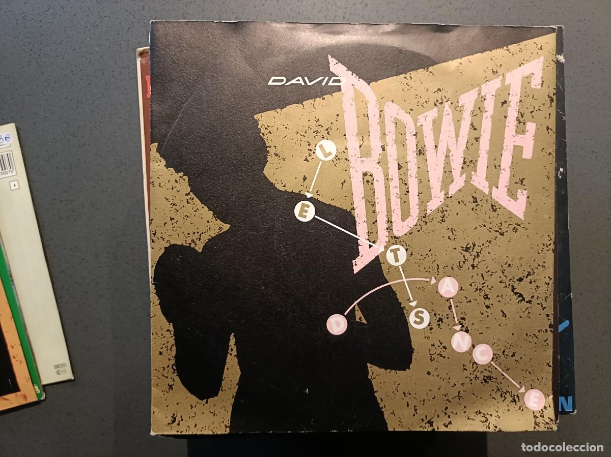 Discos de vinilo: David Bowie - Let&acute;s Dance / Cat people (Putting Out Fire) - Single sello EMI Am&eacute;rica 1983