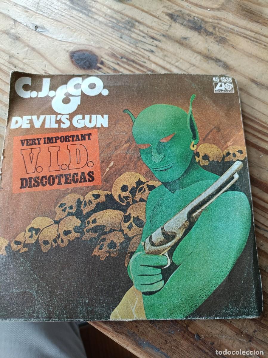 Discos de vinilo: VINILO SINGLE C.J. & CO DEVILS GUN