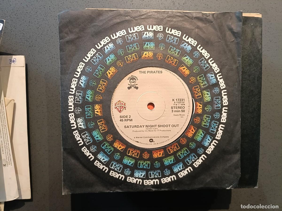 Discos de vinilo: The Pirates - Saturday Night Shoot Out / Shakin&acute; All Over - Single WEA Records 1978