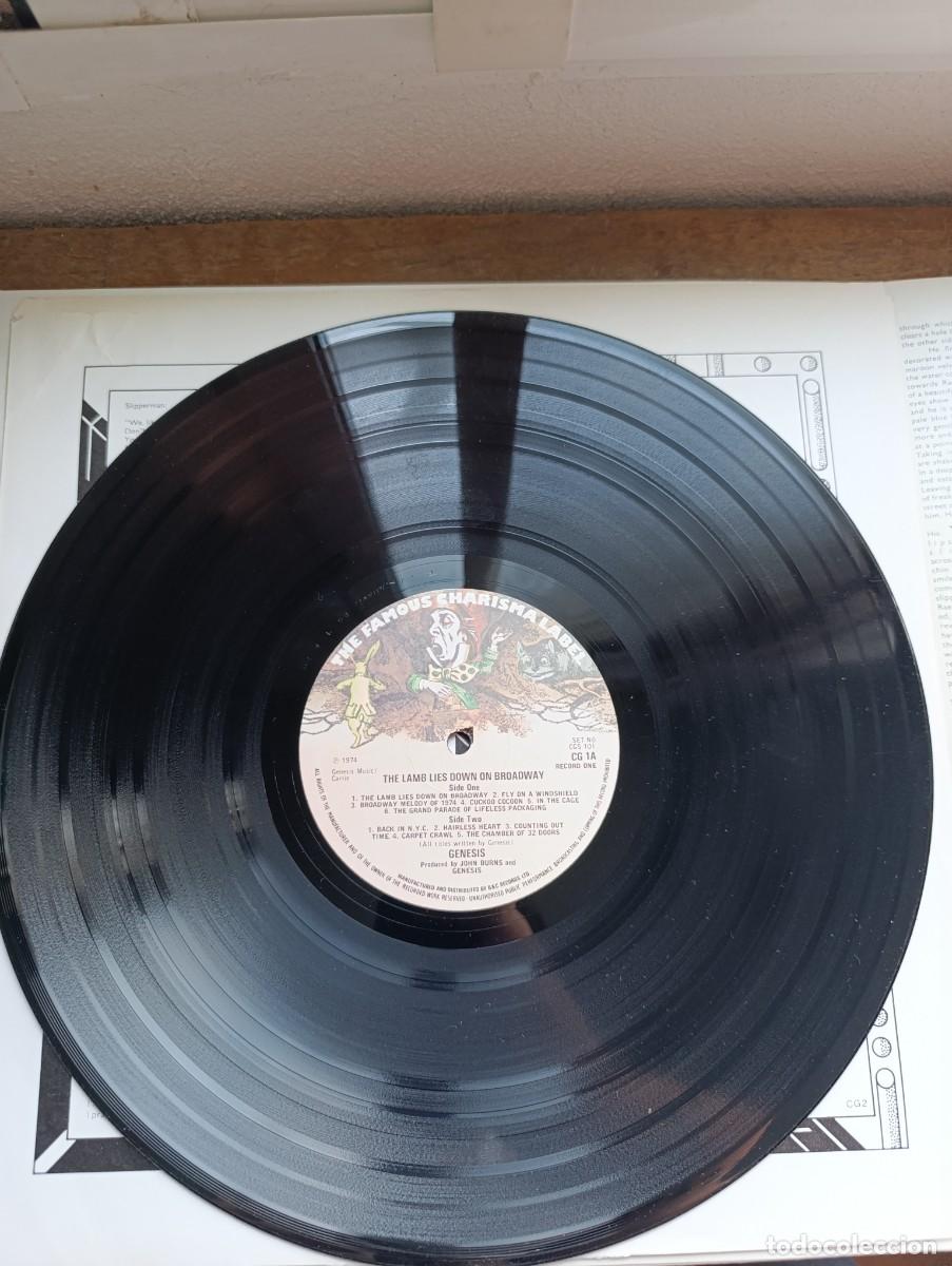 Discos de vinilo: LP Genesis &ndash; The Lamb Lies Down On Broadway - Foto 4