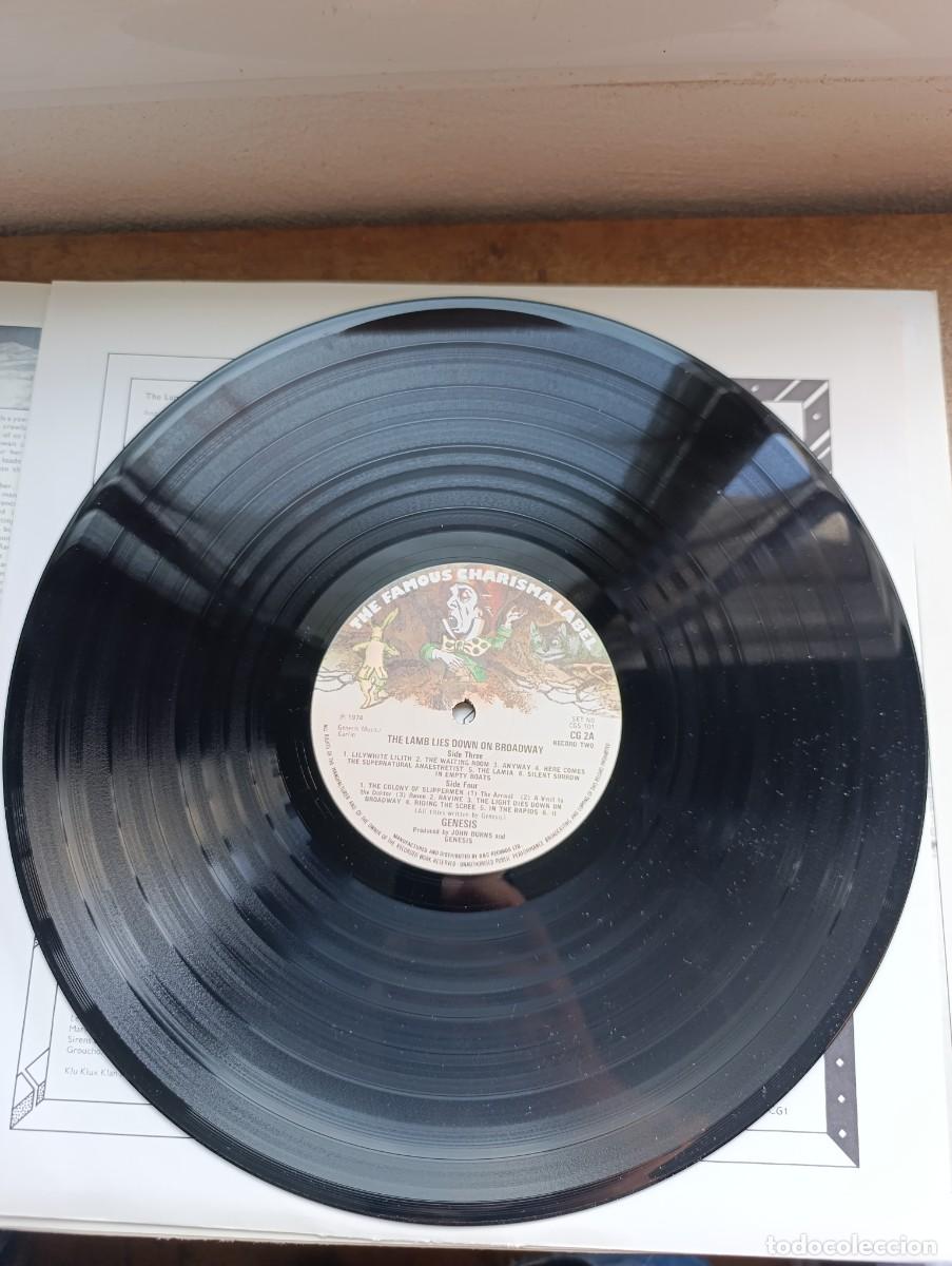 Discos de vinilo: LP Genesis &ndash; The Lamb Lies Down On Broadway - Foto 8
