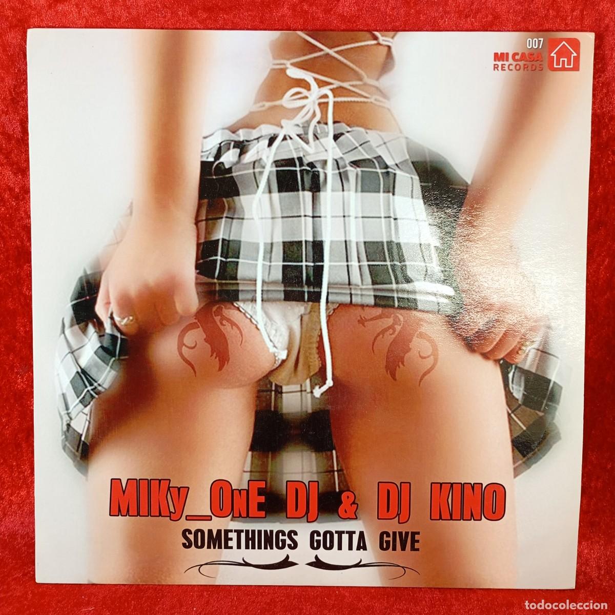 Discos de vinilo: MIKY ONE DJ & DJ KINO - SOMETHINGS GOTTA GIVE - MI CASA RECORDS - MCMX 007 - DISCO DE VINILO / 3430