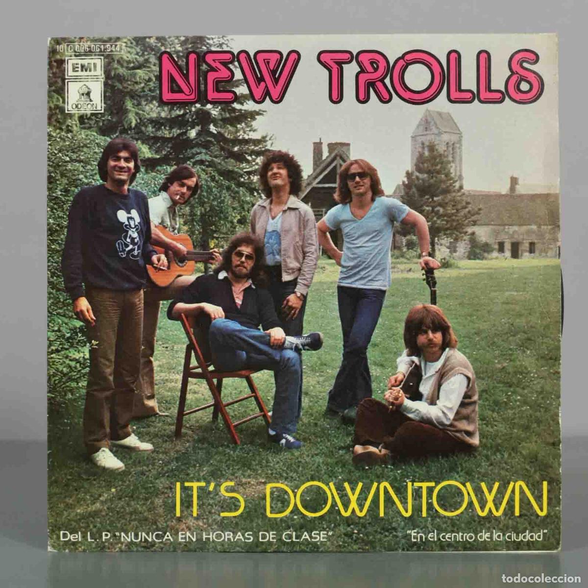 Discos de vinilo: SINGLE. It&acute;s Downtown - New Trolls - En el centro de la ciudad