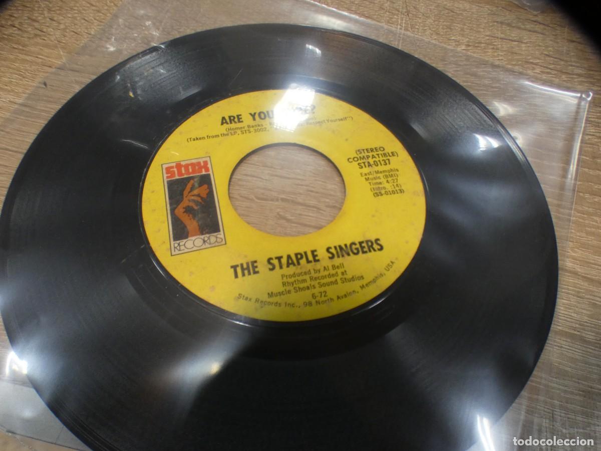 Discos de vinilo: ARKANSAS1980 PACC703 VINILO 7 PULGADAS USA BASTANTE USADO REPRODUCIBLE THE STAPLES SINGERS