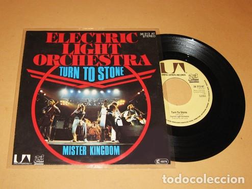 Discos de vinilo: ELECTRIC LIGHT ORCHESTRA / ELO - TURN TO STONE - SINGLE - 1977 - IMPORT