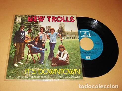Discos de vinilo: NEW TROLLS - IT'S DOWNTOWN / I CAN SEE THE RAIN - SINGLE - 1978 - 2 TEMAZOS / AL ESTILO BEE GEES