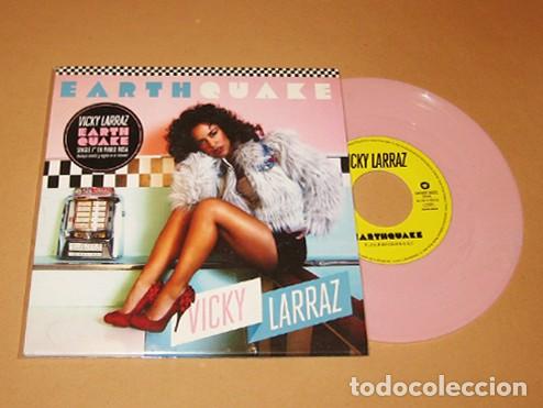 Discos de vinilo: VICKY LARRAZ / OLE OLE - EARTHQUAKE - SINGLE - VINILO 7&rdquo; COLOR ROSA - 2012 + CD SINGLE