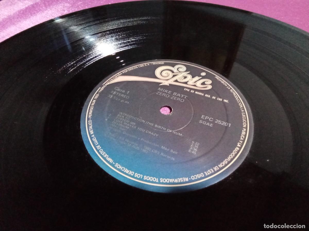 Discos de vinilo: MIKE BATT ZERO ZERO 1982 LP L32 4 2 - Foto 3