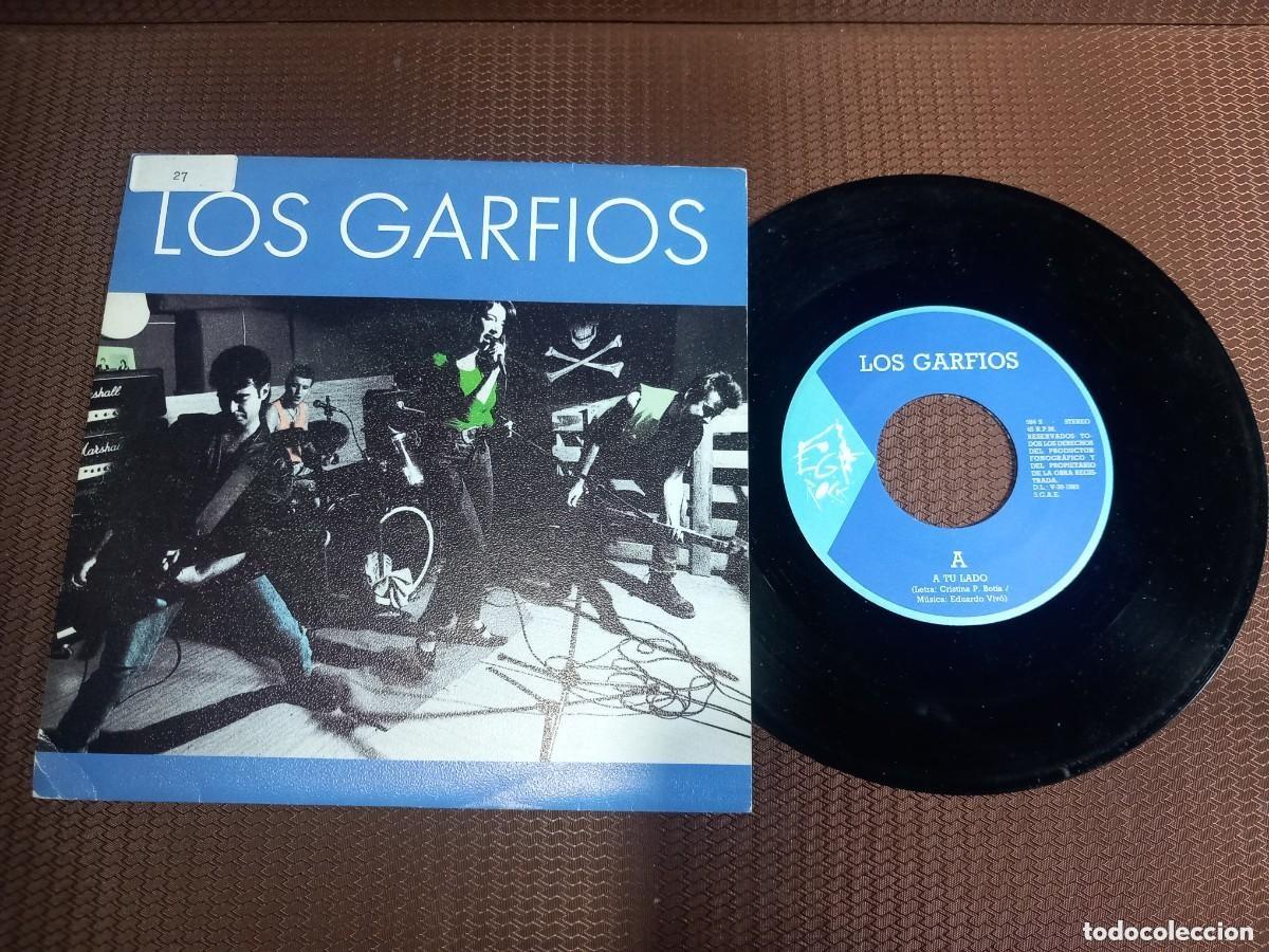 Discos de vinilo: LOS GARFIOS / A TU LADO / SINGLE 7&rdquo; - Foto 1